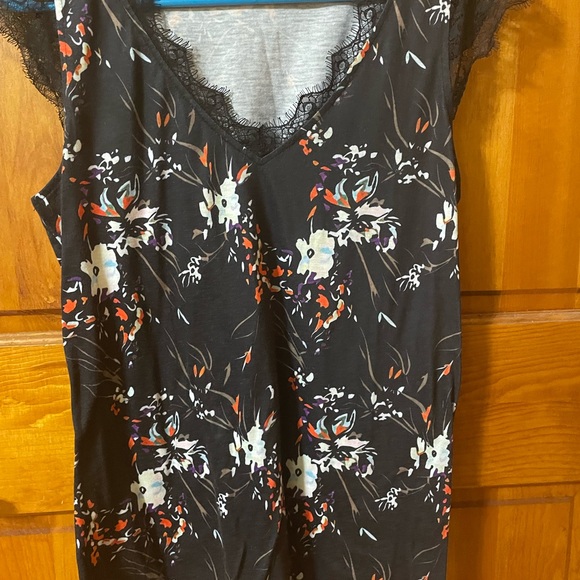 Black floral top - Picture 1 of 4